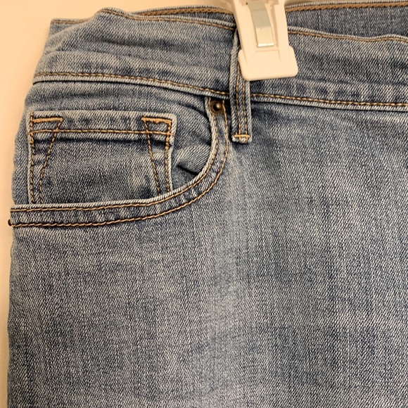 Old Navy Curvy Straight Jeans Medium wash - Picture 4 of 13